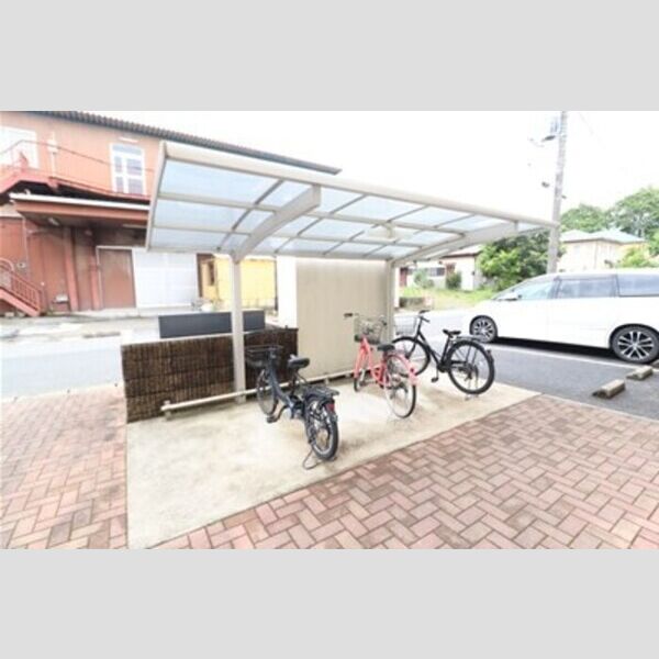 現地周辺 (駐輪場)