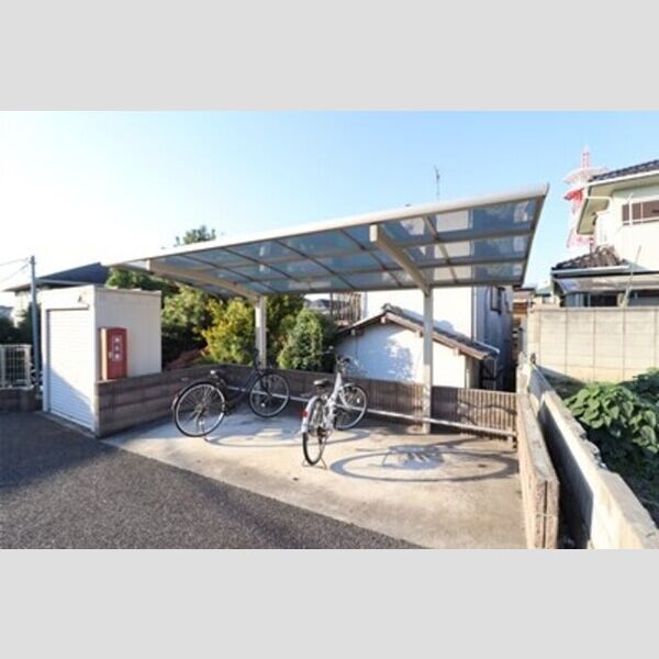 現地周辺 (駐輪場)