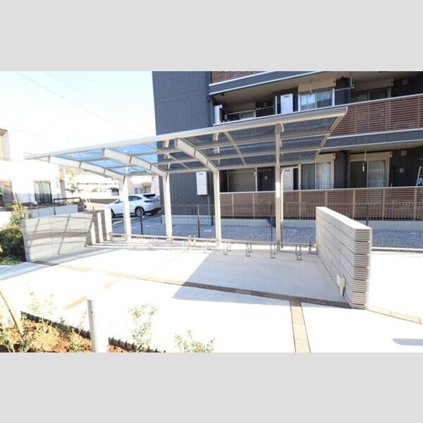 現地周辺 (駐輪場)