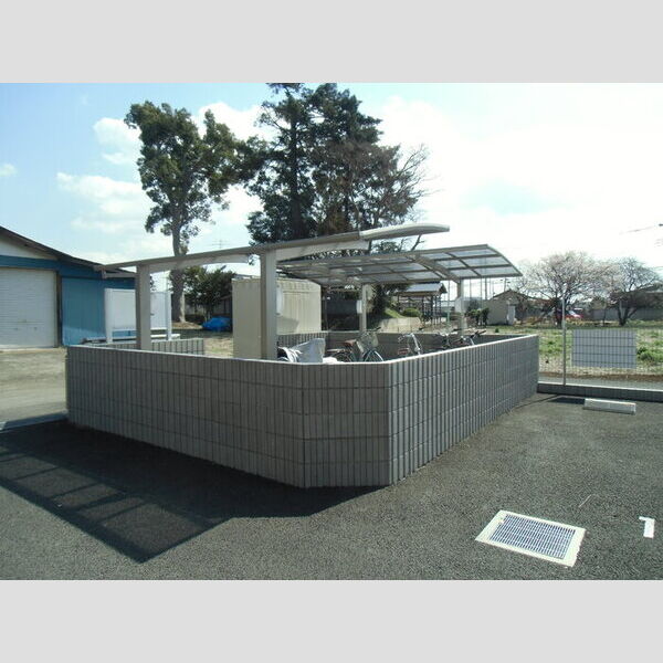 現地周辺 (駐輪場)