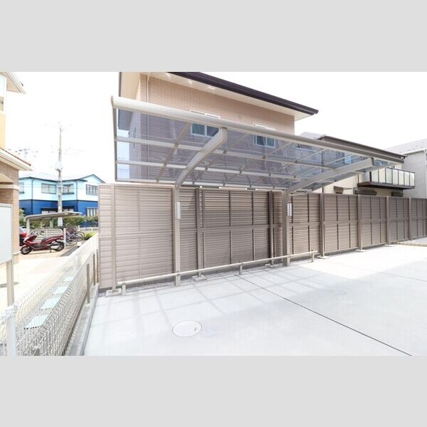 現地周辺 (駐輪場)