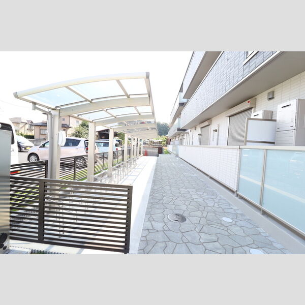 現地周辺 (駐輪場)