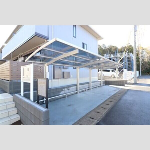 現地周辺 (駐輪場)