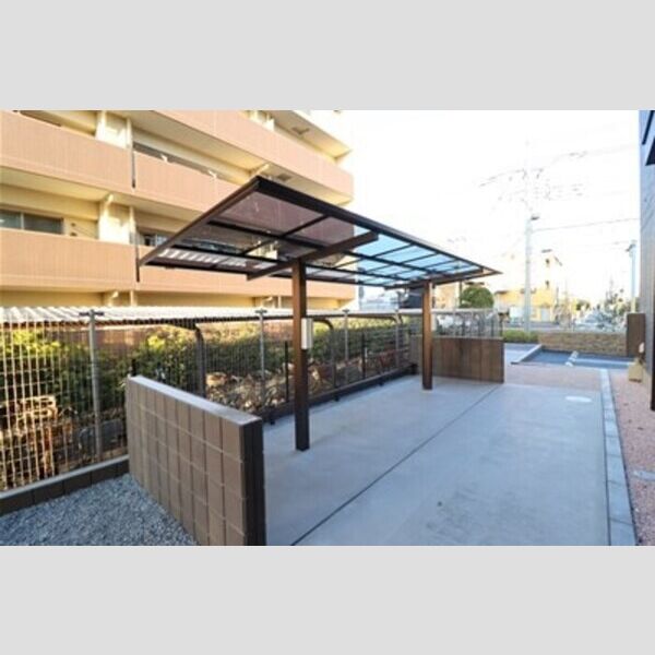 現地周辺 (駐輪場)