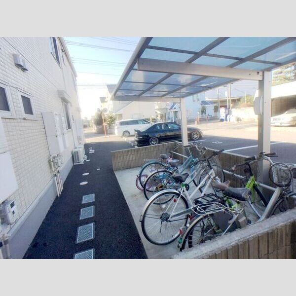 現地周辺 (駐輪場)