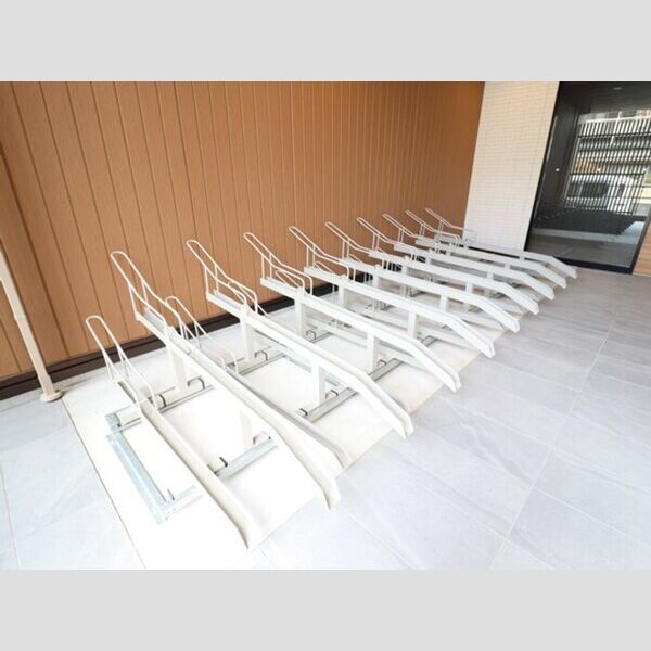 現地周辺 (駐輪場)