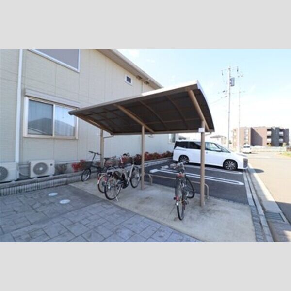 現地周辺 (駐輪場)