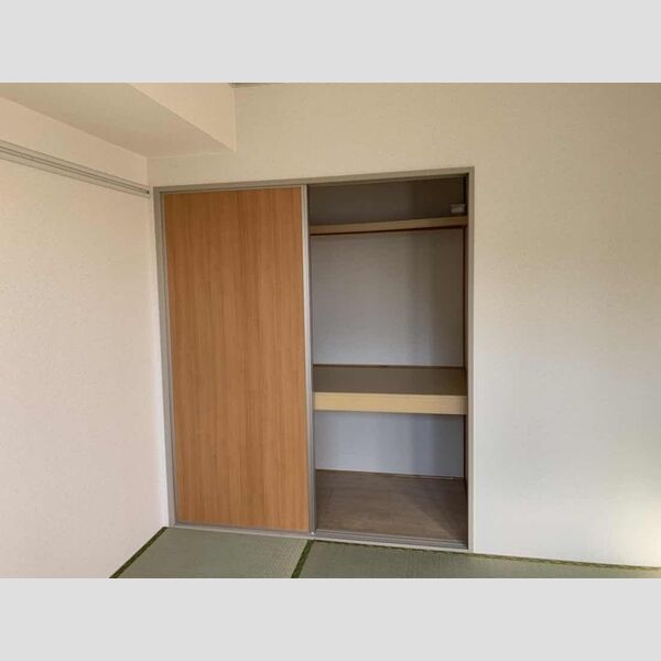 収納 (押入)