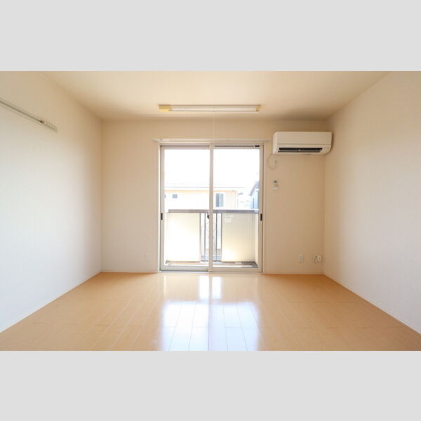 その他 (洋室8帖)