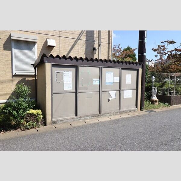 現地周辺 (ゴミ置き場)