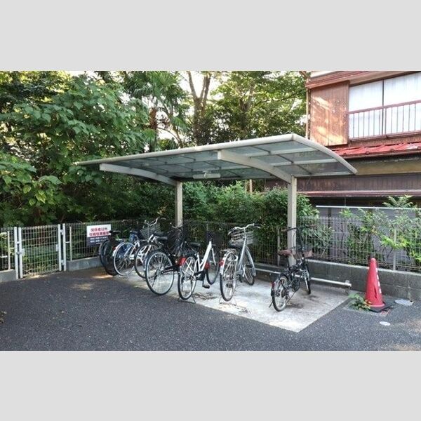 現地周辺 (駐輪場)