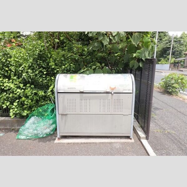 現地周辺 (ゴミ置き場)