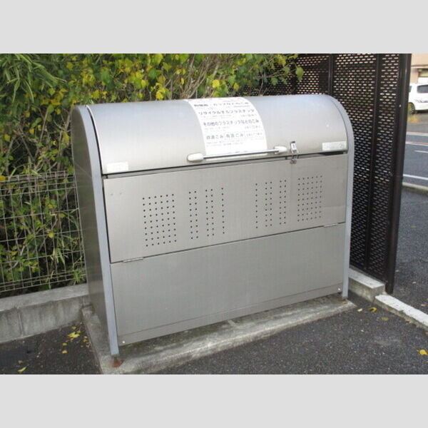 現地周辺 (ゴミ箱)