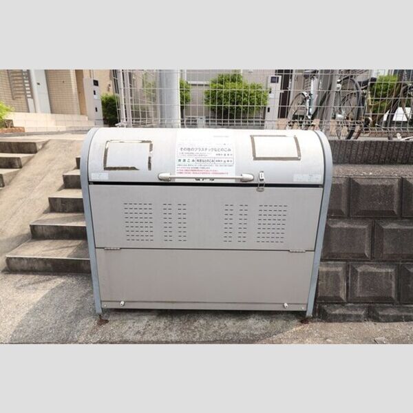 現地周辺 (ゴミ置き場)