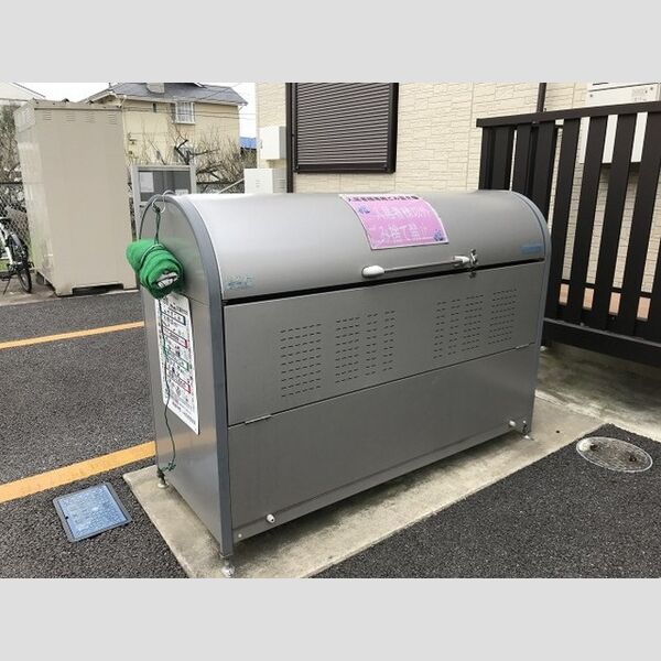 現地周辺 (ゴミ箱)