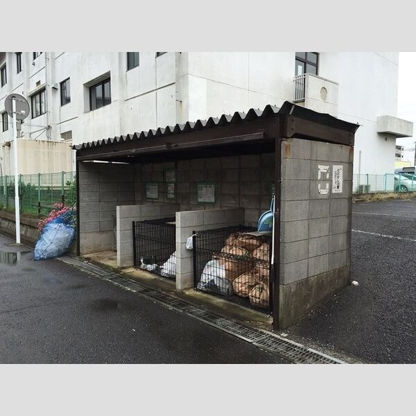 現地周辺 (ごみ置き場)