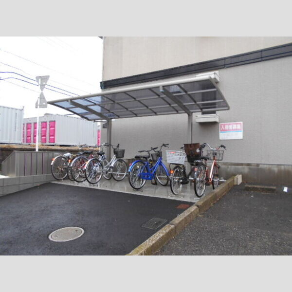 現地周辺 (駐輪場)