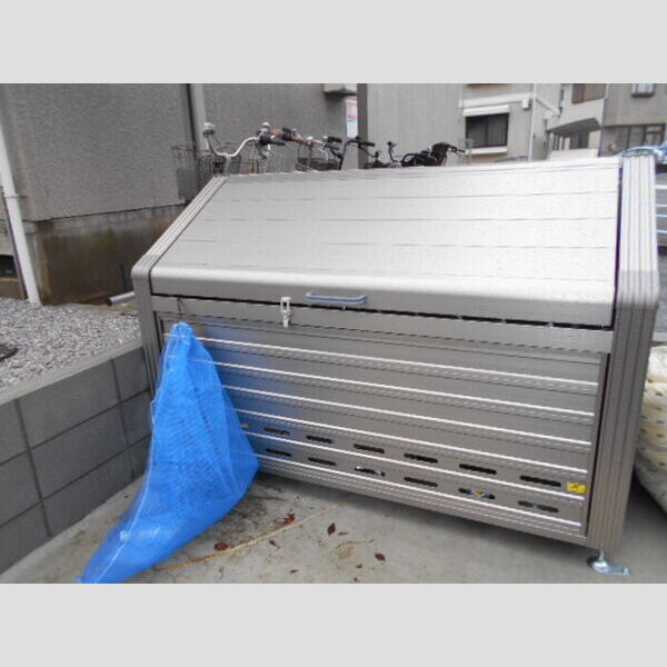 現地周辺 (ゴミ箱)