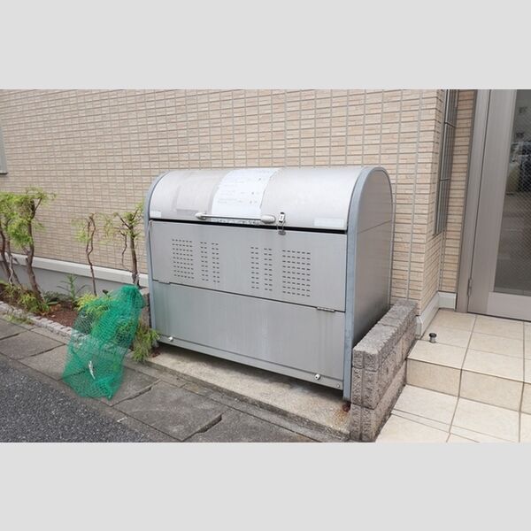 現地周辺 (ゴミ置き場)
