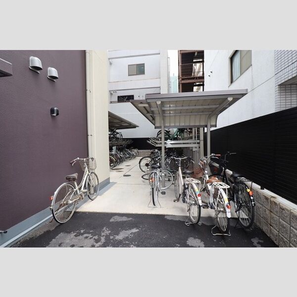 現地周辺 (駐輪場)