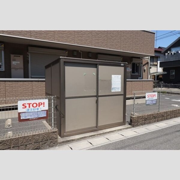現地周辺 (ゴミ置き場)