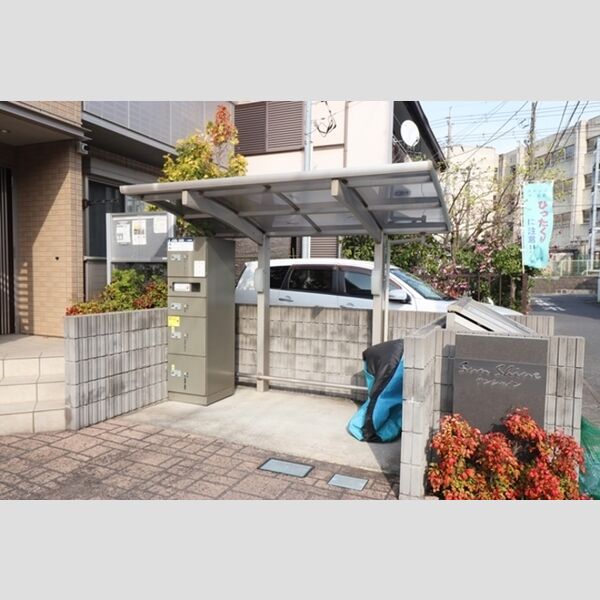 現地周辺 (駐輪場)