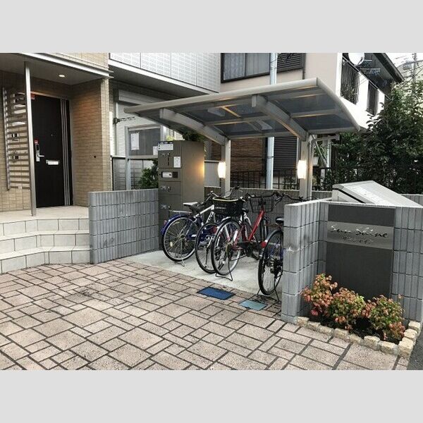 現地周辺 (駐輪場)