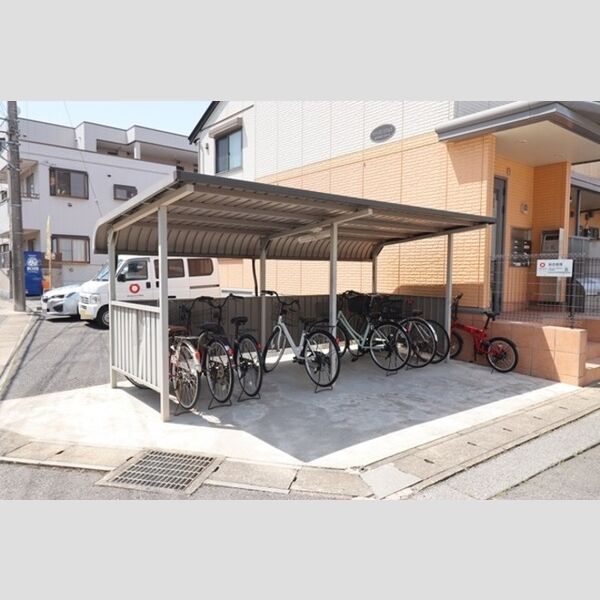 現地周辺 (駐輪場)