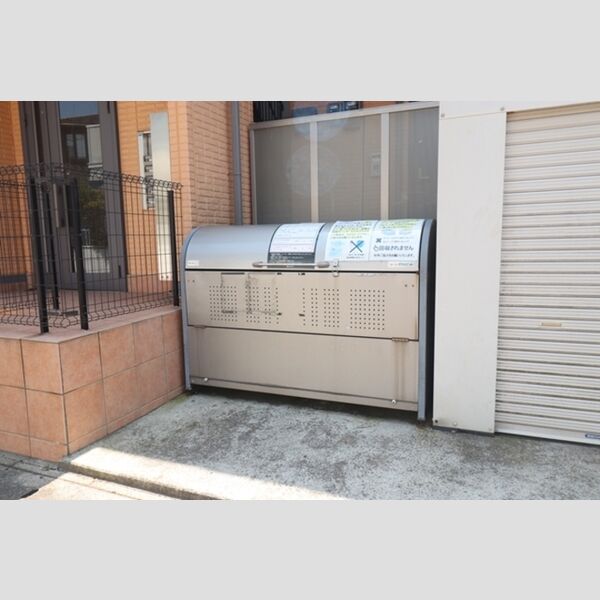 現地周辺 (ゴミ置き場)