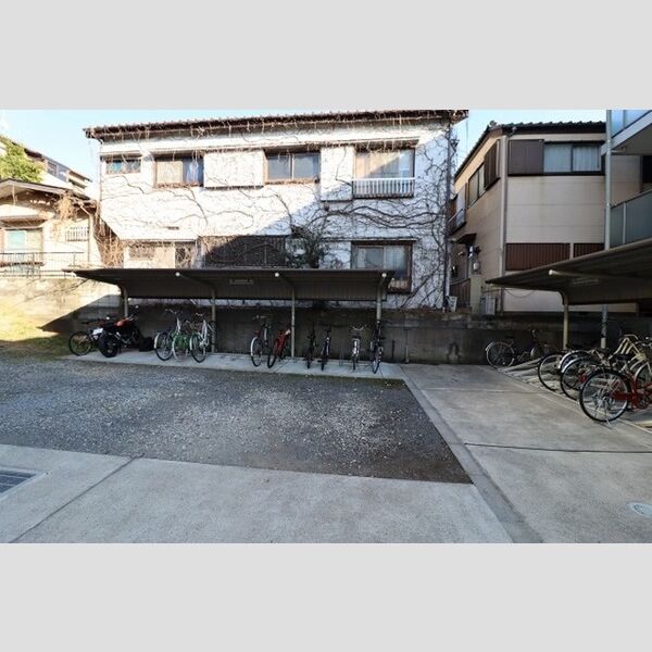 現地周辺 (駐輪場)