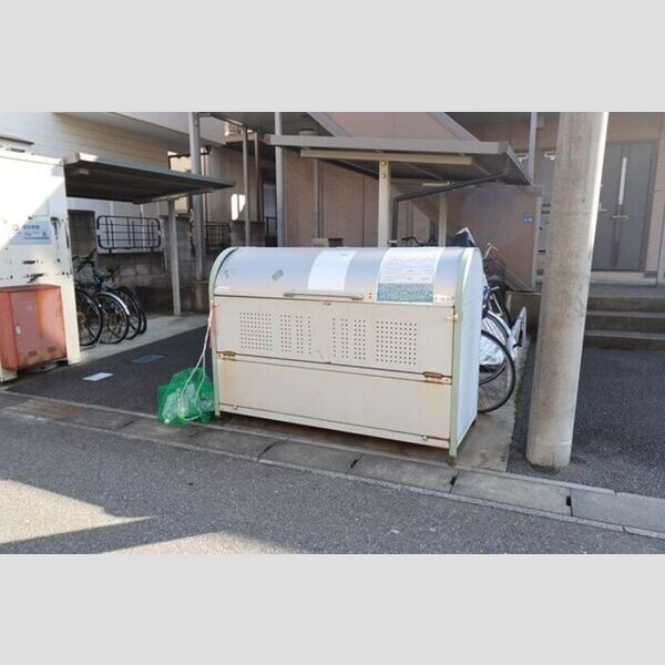 現地周辺 (ゴミ置き場)