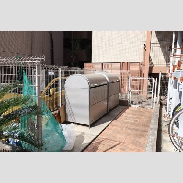 現地周辺 (ゴミ置き場)