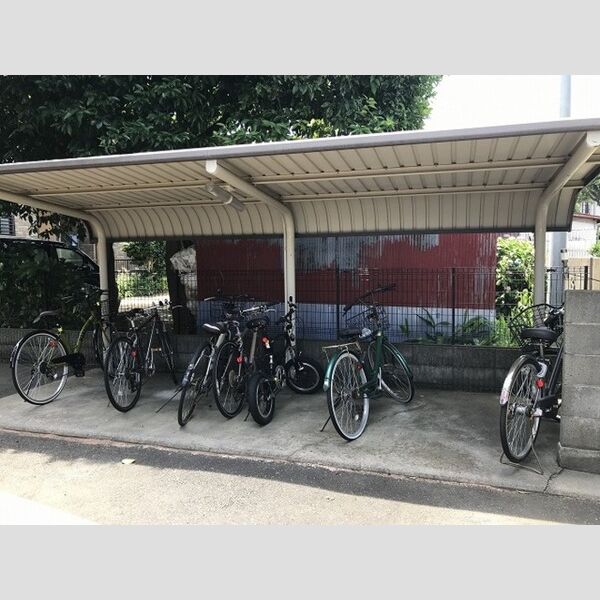 現地周辺 (駐輪場)