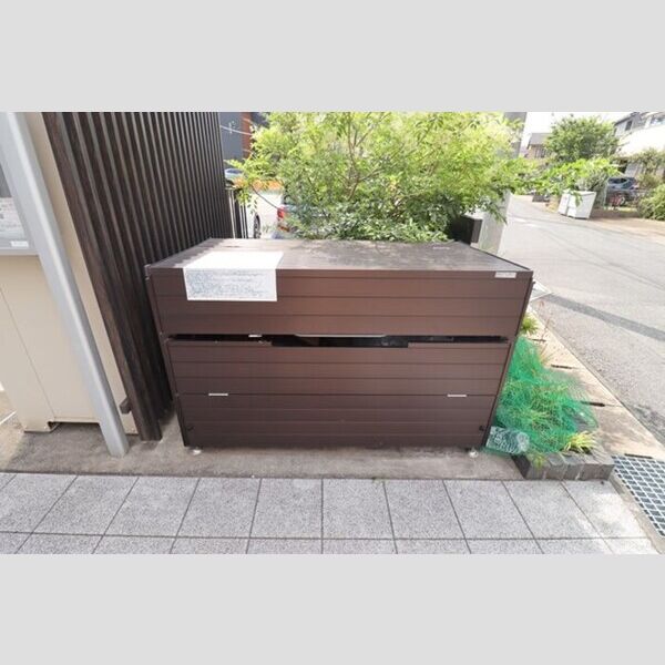 現地周辺 (ゴミ置き場)