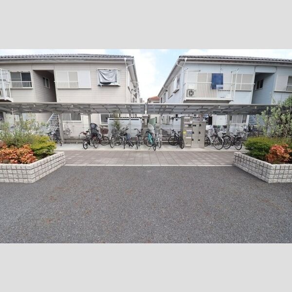 現地周辺 (駐輪場)