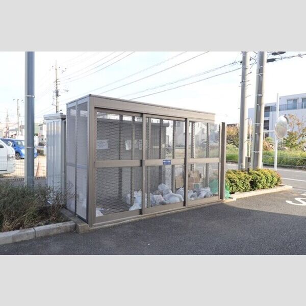 現地周辺 (ゴミ置き場)
