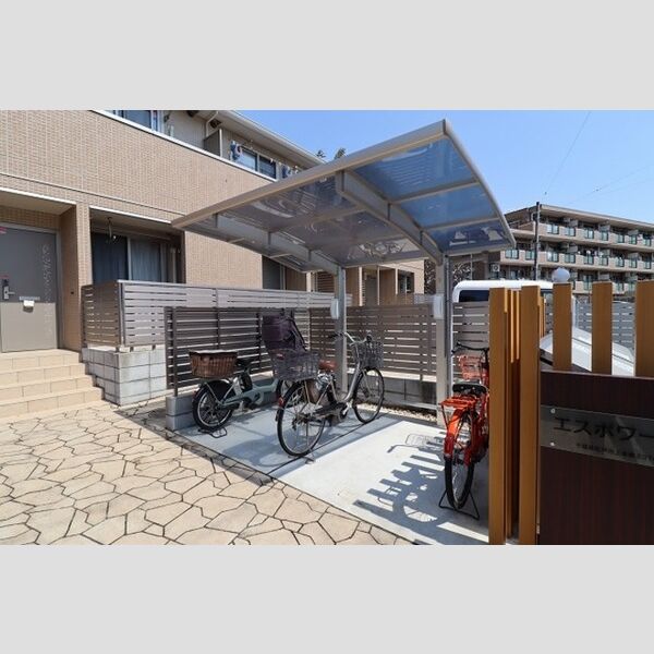 現地周辺 (駐輪場)