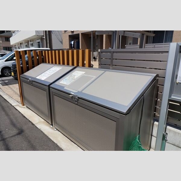 現地周辺 (ゴミ箱)