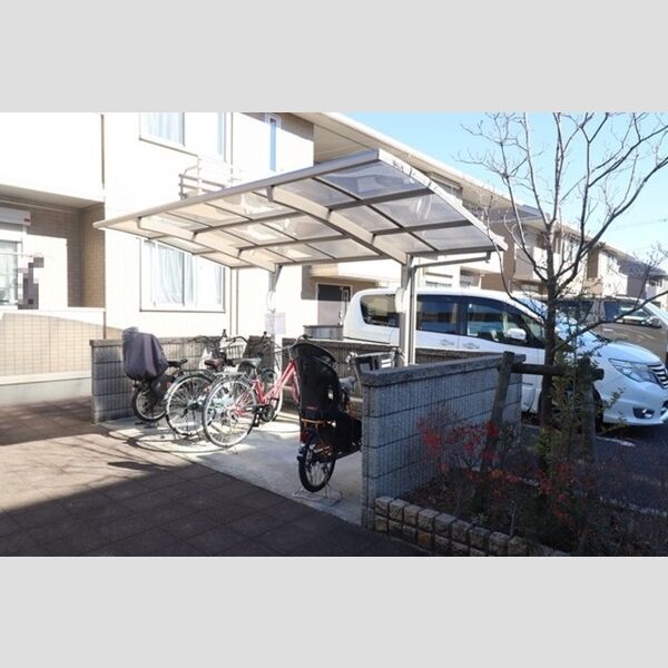 現地周辺 (駐輪場)