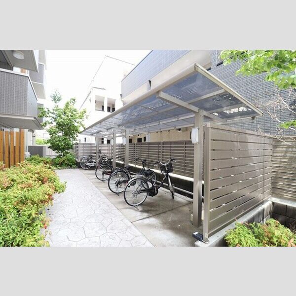 現地周辺 (駐輪場)