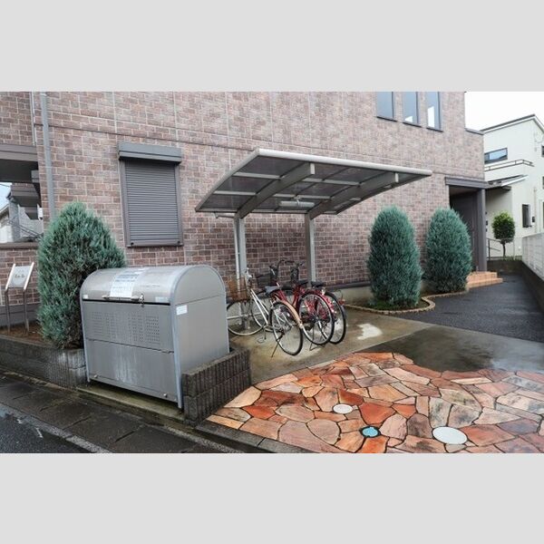 現地周辺 (駐輪場)