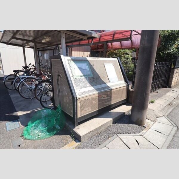 現地周辺 (ゴミ置き場)
