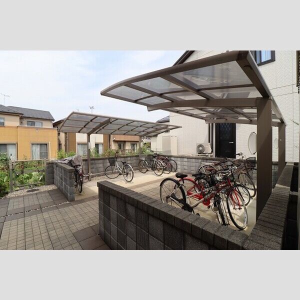 現地周辺 (駐輪場)