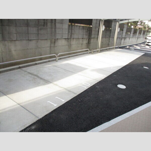 現地周辺 (バイク置き場)