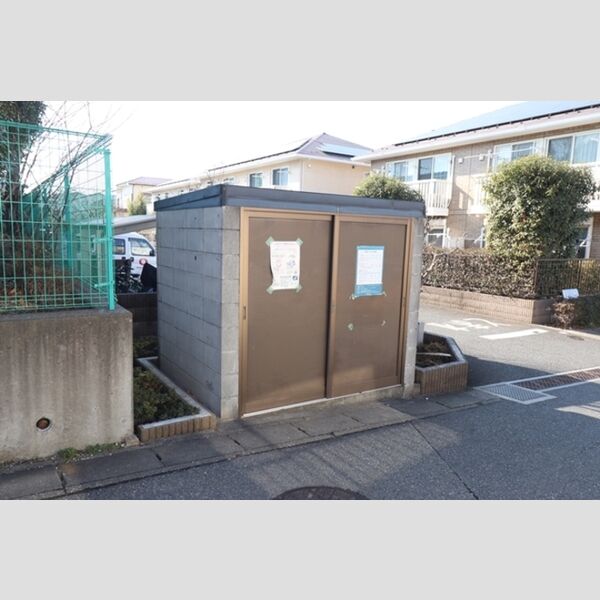 現地周辺 (ゴミ置き場)