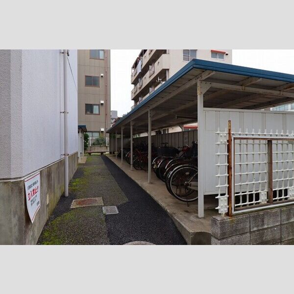 現地周辺 (駐輪場)