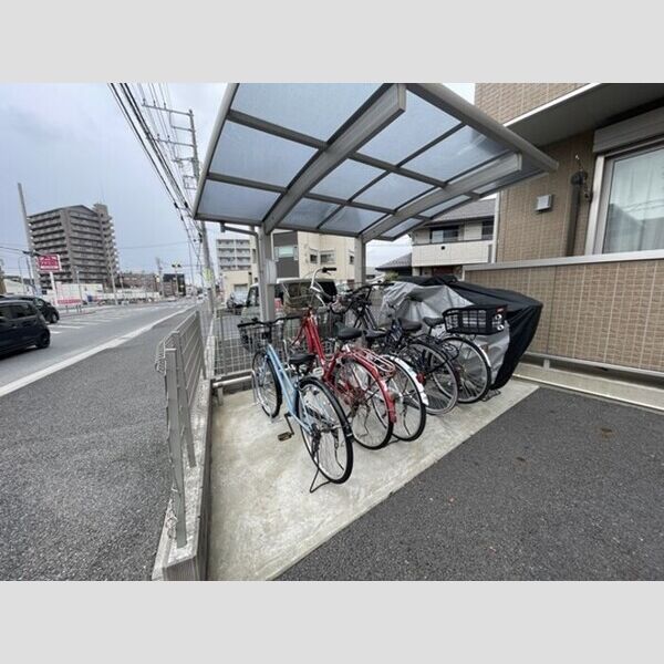 現地周辺 (駐輪場)