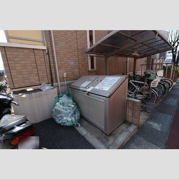 現地周辺 (ゴミ置き場)