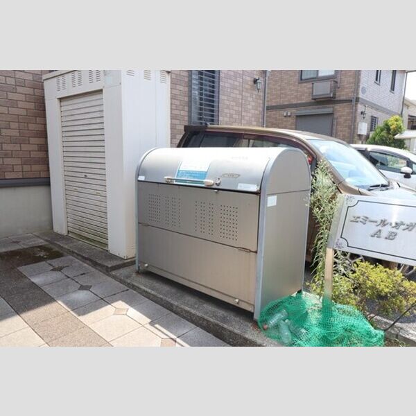 現地周辺 (ゴミ置き場)