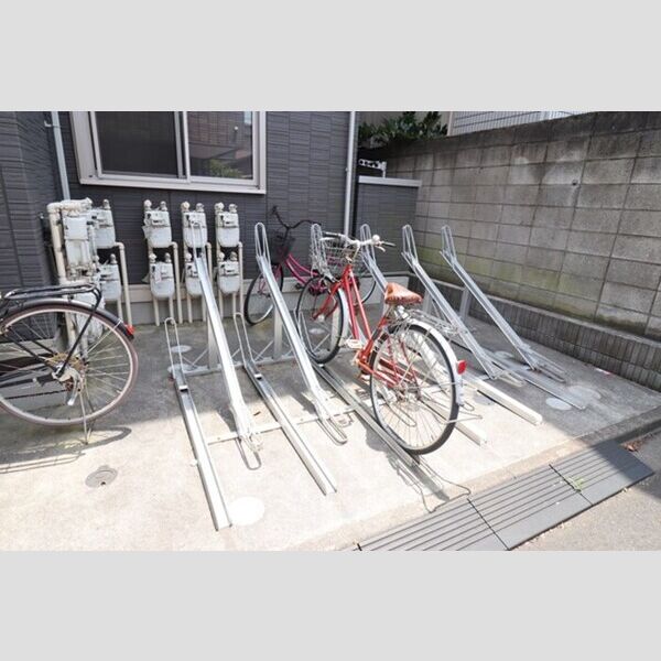 現地周辺 (駐輪場)